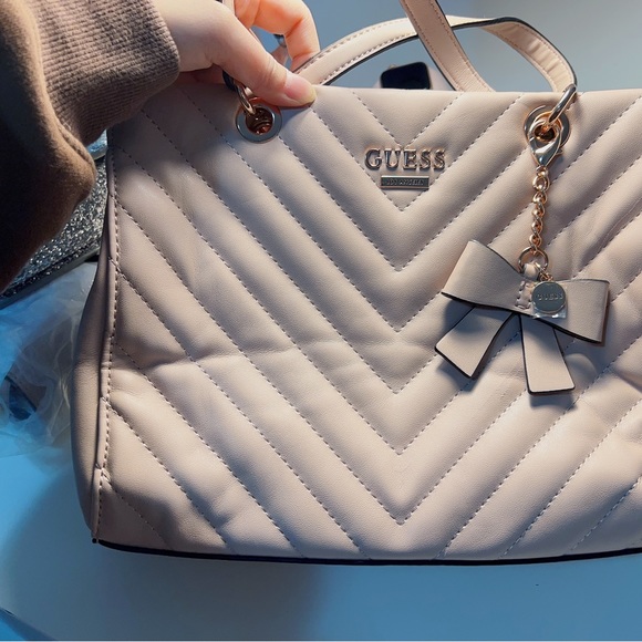 Three used bags， one is GUESS，one is CHAELES&Keith，one is from China - Picture 4 of 4